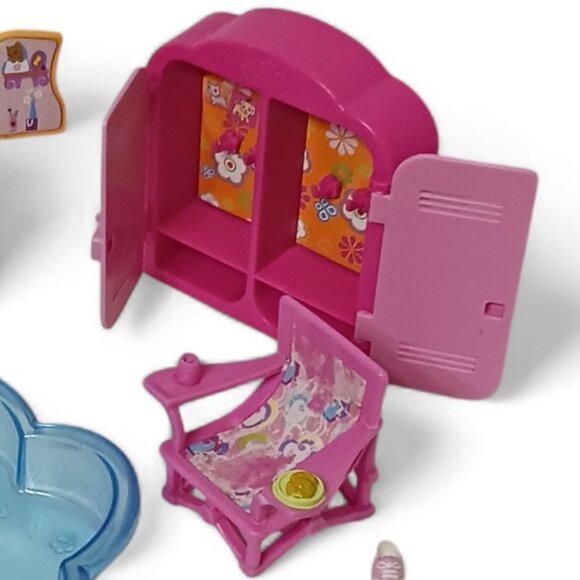 Assorted Y2K Polly Pocket and Others Dolls and Furniture Toy Lot - Picture 10 of 12